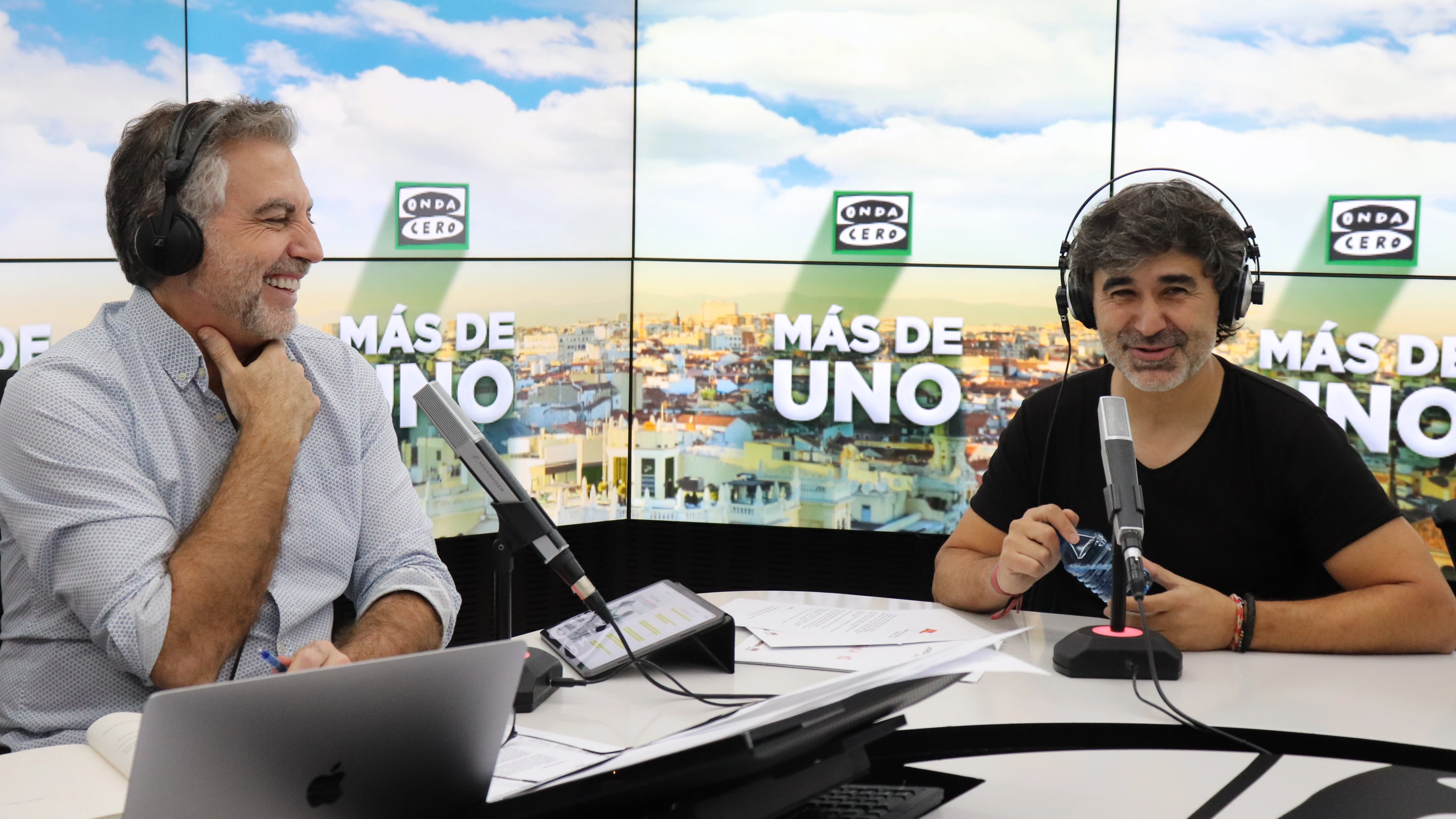 Pedro Sim&oacute;n y Carlos Alsina en 'M&aacute;s de uno' | Foto: Luc&iacute;a Noguerales