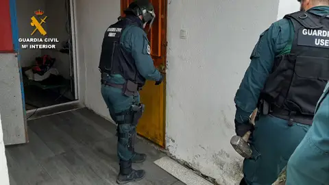 La Guardia Civil detiene a 17 personas por integración en organización criminal, robo con fuerza en las cosas y receptación .