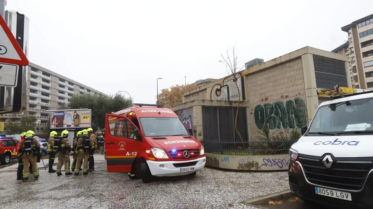 Los bomberos tuvieron que sofocar sendos incendios en las subestaciones de Miraflores y Huerva Los bomberos tuvieron que sofocar sendos incendios en las subestaciones de Miraflores y Huerva