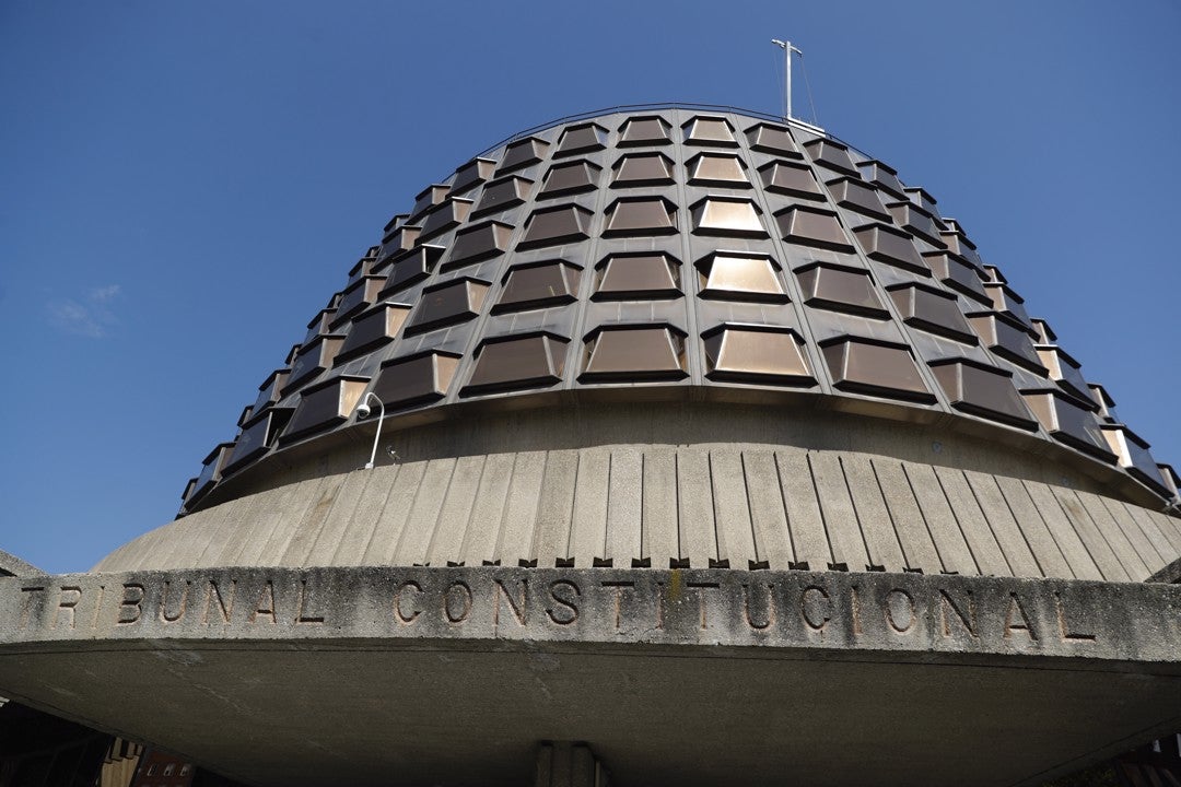 El Constitucional suspende el Pleno y aplaza el debate sobre el recurso del PP al próximo lunes El Constitucional suspende el Pleno y aplaza el debate sobre el recurso del PP al próximo lunes