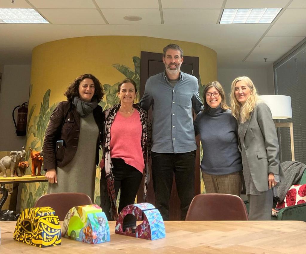 GRUPO PEÑARROYA Y HOLIDAY WORLD RESORT COLABORAN CON EL PROYECTO 675 DE THE EMBASSY GRUPO PEÑARROYA Y HOLIDAY WORLD RESORT COLABORAN CON EL PROYECTO 675 DE THE EMBASSY