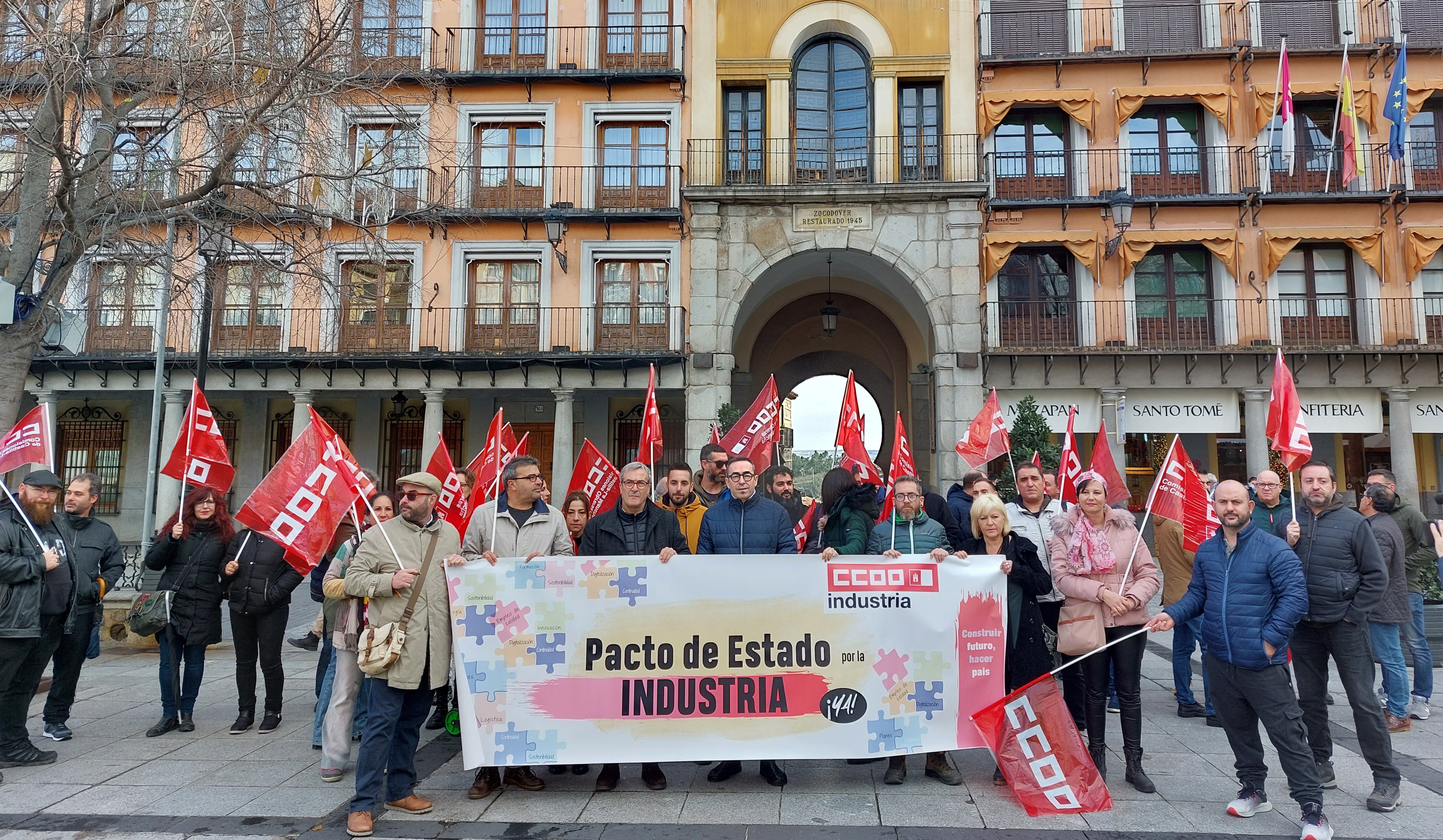 El sector industrial se concentra en Toledo para exigir al Gobierno de España participación en la futura Ley de Industria El sector industrial se concentra en Toledo para exigir al Gobierno de España participación en la futura Ley de Industria