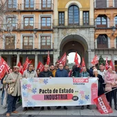 El sector industrial se concentra en Toledo para exigir al Gobierno de España participación en la futura Ley de Industria El sector industrial se concentra en Toledo para exigir al Gobierno de España participación en la futura Ley de Industria
