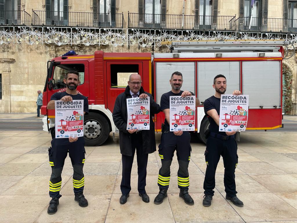 Los Bomberos de Alicante invitan a una visita solidaria al parque con un juguete o alimentos para las personas más necesitadas Los Bomberos de Alicante invitan a una visita solidaria al parque con un juguete o alimentos para las personas más necesitadas