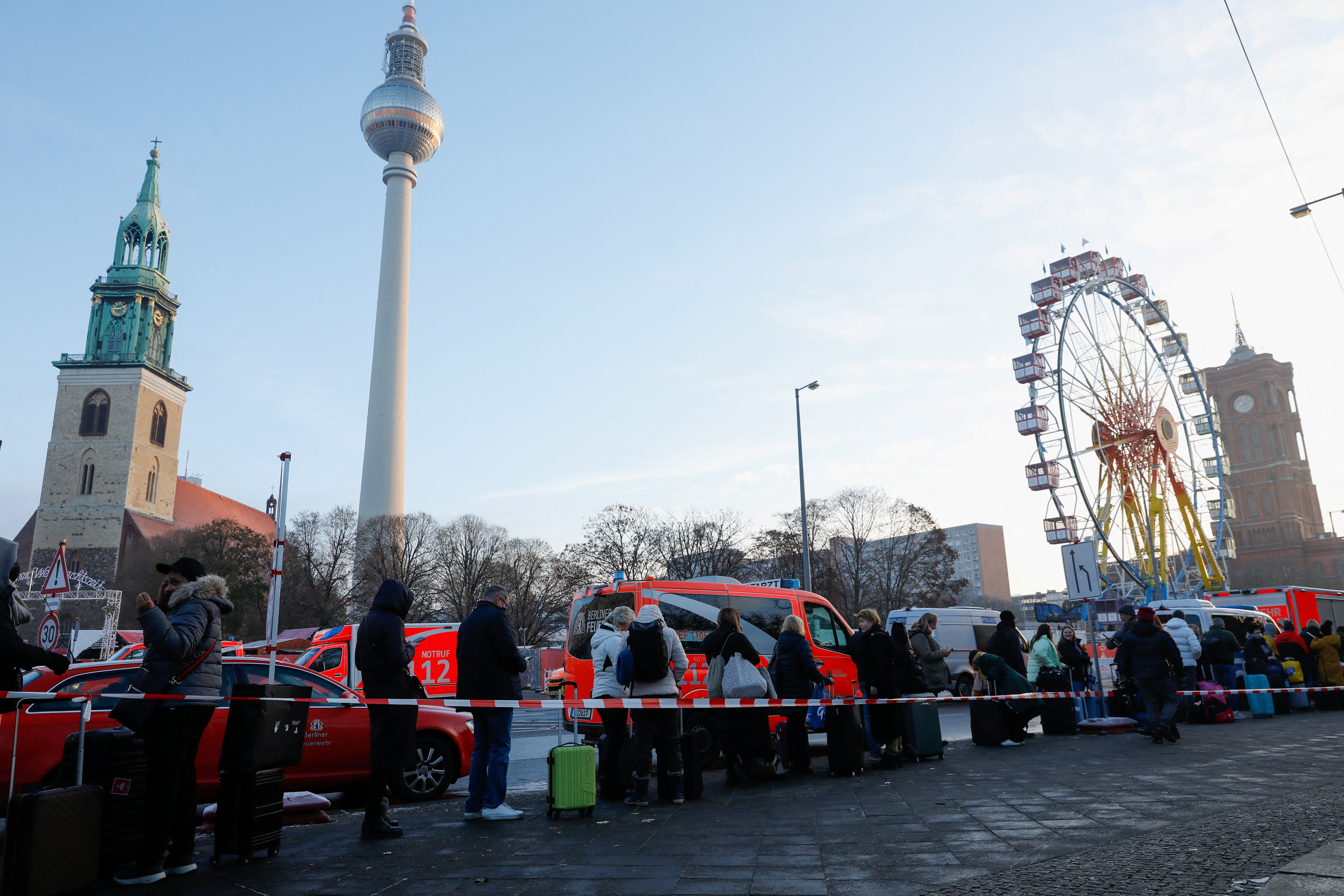 La explosión de un gigantesco acuario en un hotel de Berlín provoca el caos en la calle La explosión de un gigantesco acuario en un hotel de Berlín provoca el caos en la calle