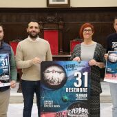 El alcalde de Sagunto, Darío Moreno, y la concejal de Cultura, Asunción Moll, presentan el cartel con motivo de los Conciertos de Fin de Año