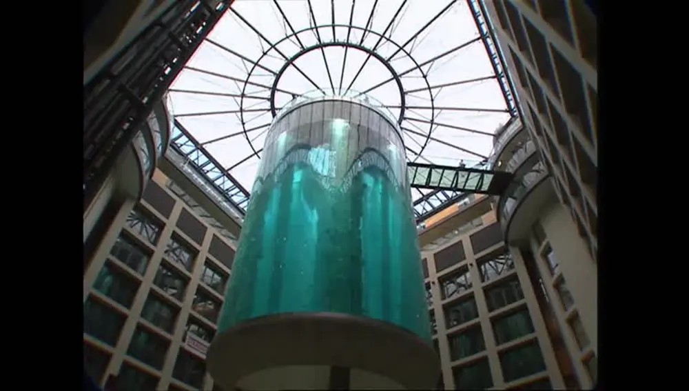 El acuario gigante que ha explotado en Berlín