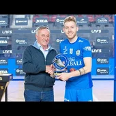Batería recibiendo el Trofeo Joma Jugador Estrella Batería recibiendo el Trofeo Joma Jugador Estrella