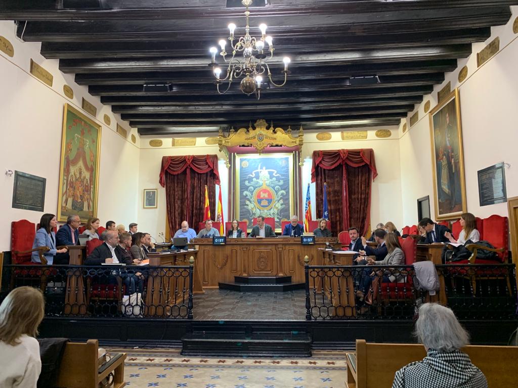 El pleno del Ayuntamiento de Elche impulsa la ordenanza que permitirá instalar ascensores en zonas exteriores de los edificios El pleno del Ayuntamiento de Elche impulsa la ordenanza que permitirá instalar ascensores en zonas exteriores de los edificios