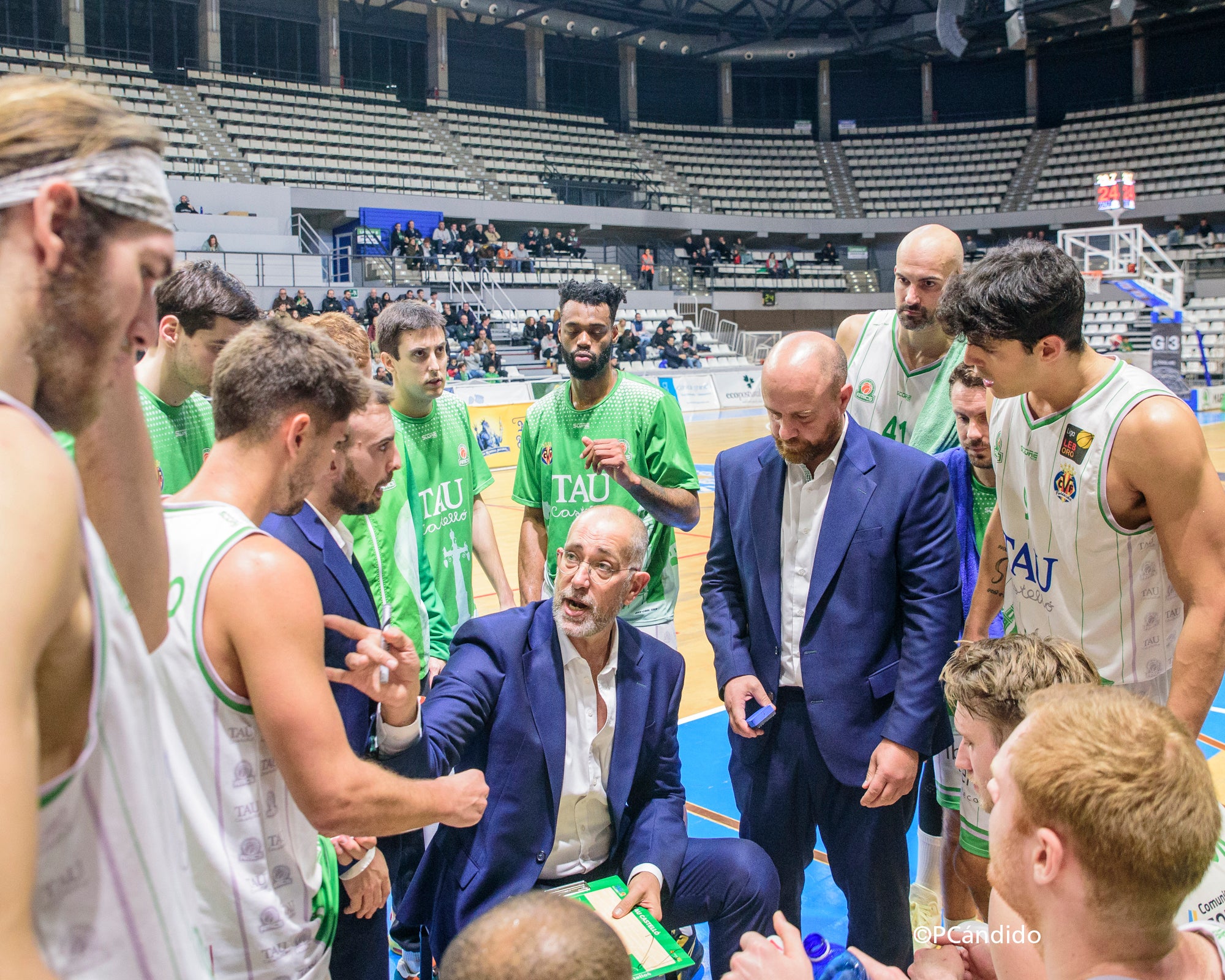 TAU busca el salto en Torrelavega TAU busca el salto en Torrelavega
