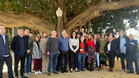 Aitana Mas arropada por sus compañeros tras la presentación de su candidatura por Alicante Aitana Mas arropada por sus compañeros tras la presentación de su candidatura por Alicante