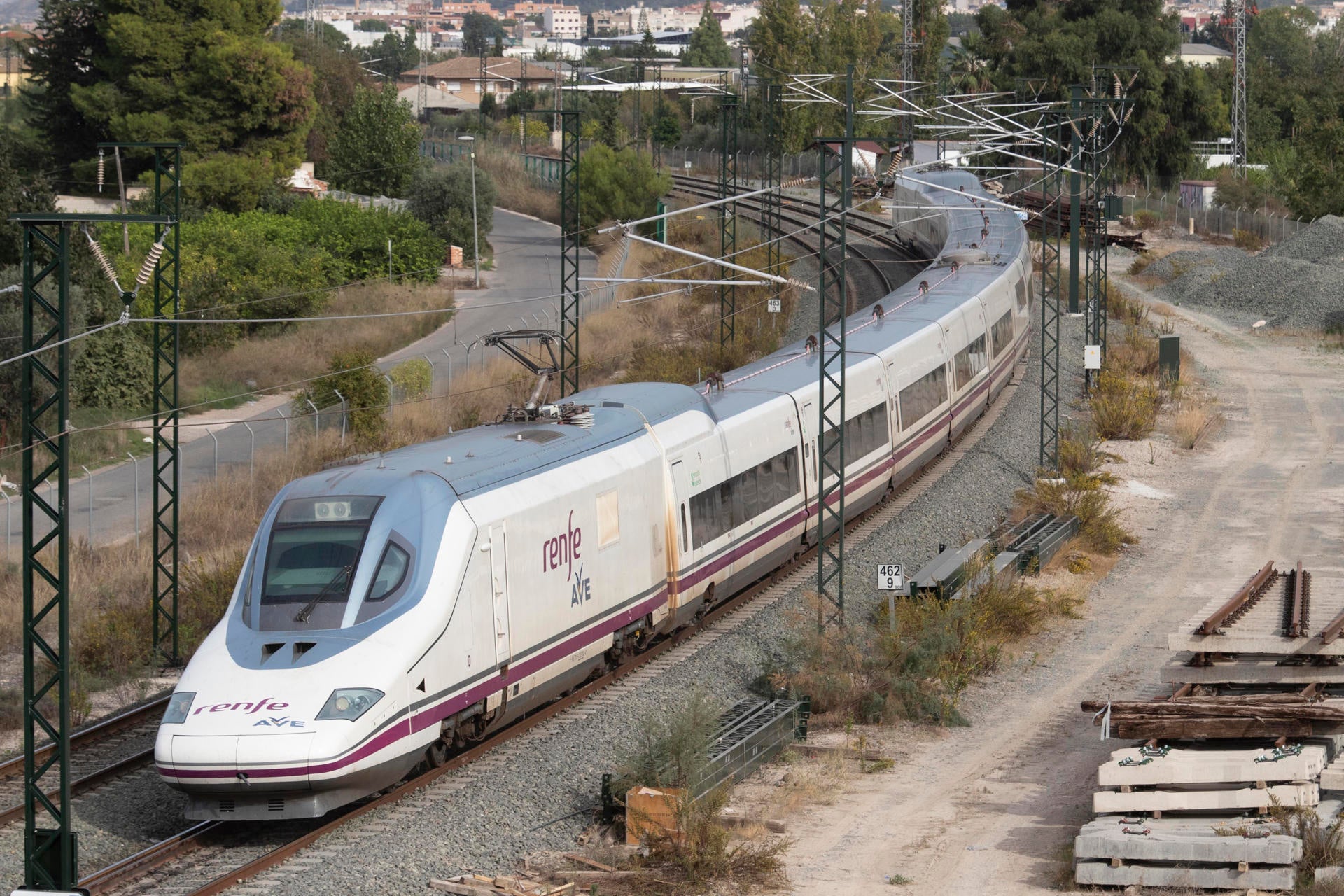 Renfe empieza este lunes a devolver la fianza de los abonos gratuitos Renfe empieza este lunes a devolver la fianza de los abonos gratuitos