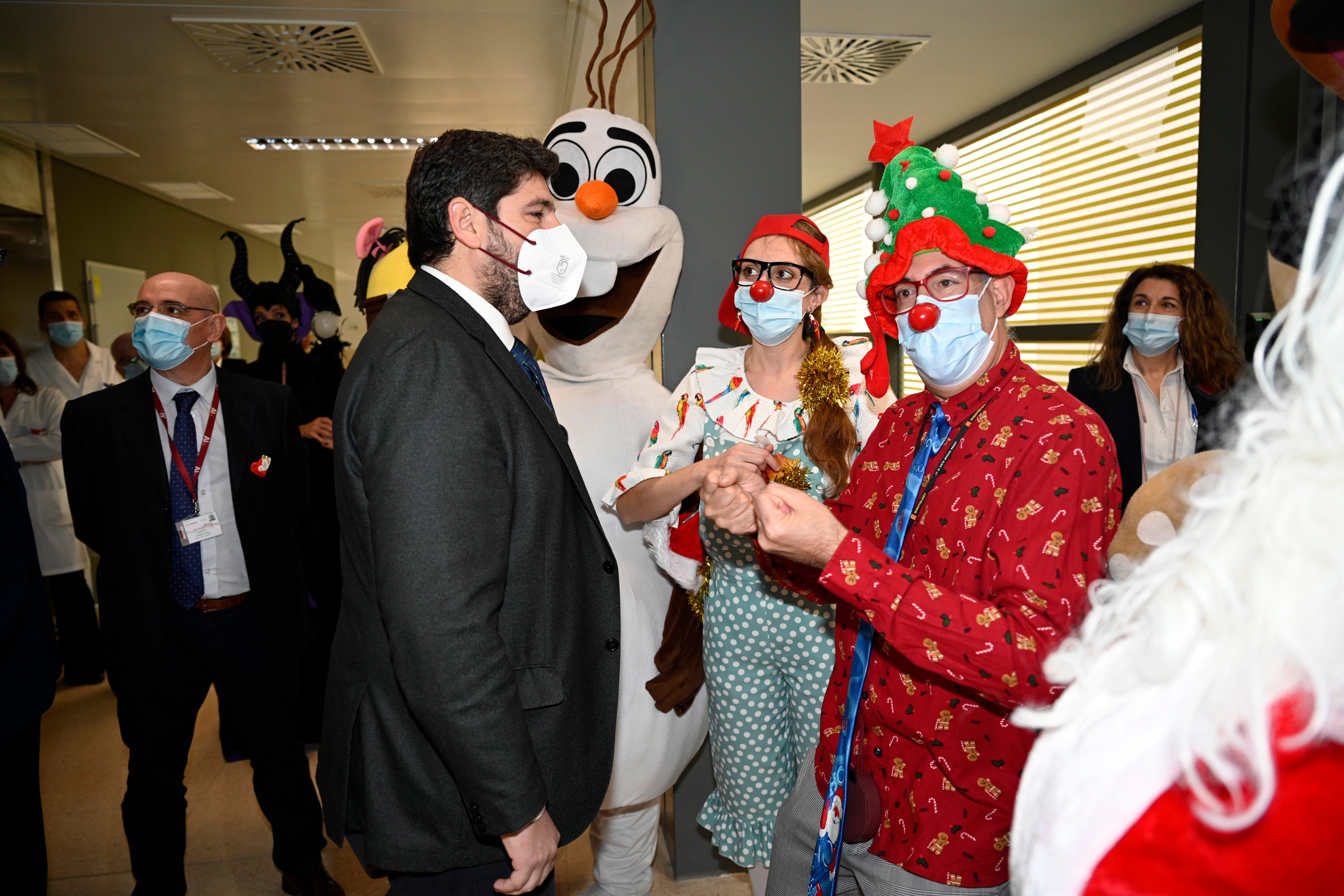 López Miras asiste a la fiesta navideña con Pupaclown para los niños hospitalizados López Miras asiste a la fiesta navideña con Pupaclown para los niños hospitalizados
