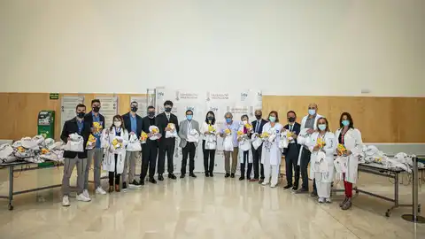 El Valencia sigue repartiendo ilusión en los hospitales valencianos El Valencia sigue repartiendo ilusión en los hospitales valencianos