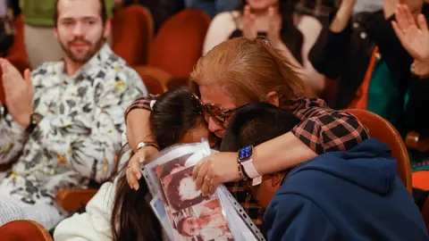 Una señora del público celebra haber ganado El Gordo Una señora del público celebra haber ganado El Gordo