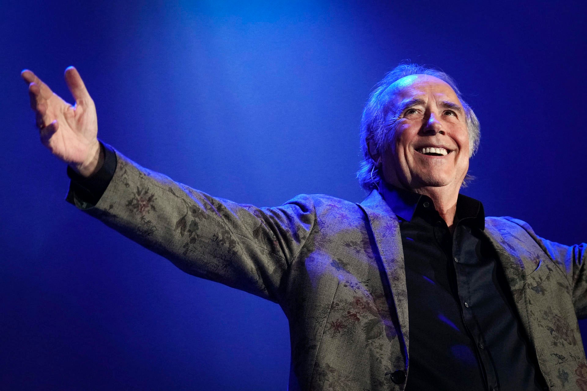 Joan Manuel Serrat se despide de los escenarios en el mismo lugar donde empezó su carrera musical Joan Manuel Serrat se despide de los escenarios en el mismo lugar donde empezó su carrera musical