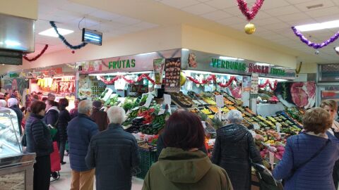 Los alcala&iacute;nos ultiman los preparativos para la cena de Nochebuena y la comida de Navidad