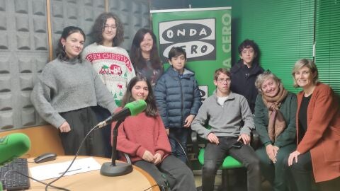 Convidamos a docentes e alumnado do instituto pontevedr&eacute;s S&aacute;nchez Cant&oacute;n para celebrar con eles o premio do certame nacional "Premios Clubes de lectura escolares" 