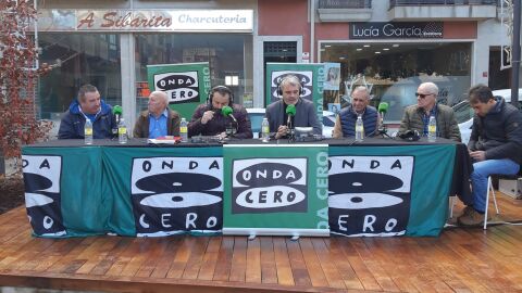 Inauguraci&oacute;n de la Plaza Rosal&iacute;a de Castro