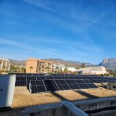 Placas solares en la azotea de un edificio de Villajoyosa.