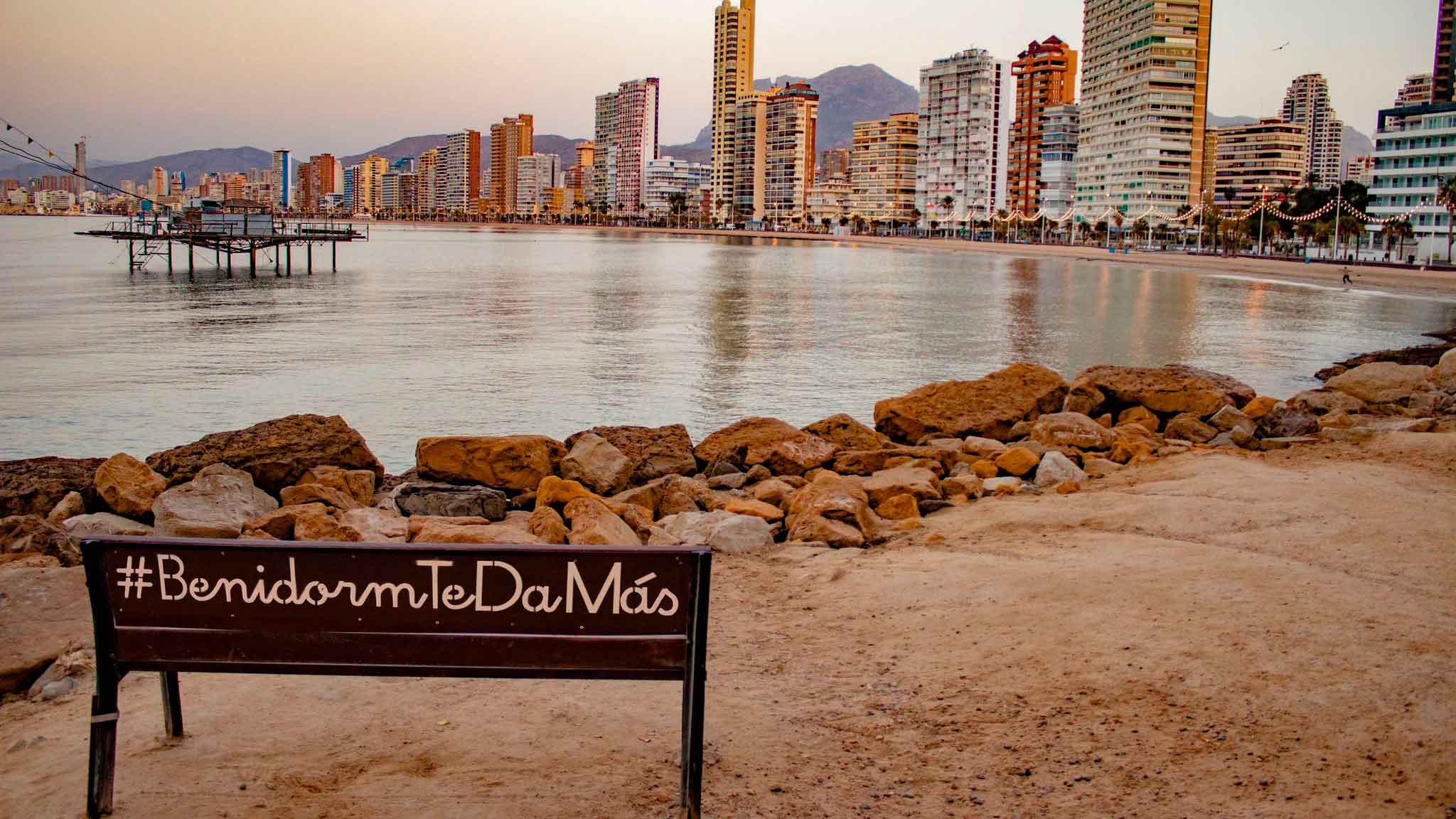 Benidorm aprueba pagar 615.000 por la primera remesa de bonos consumo Benidorm aprueba pagar 615.000 por la primera remesa de bonos consumo