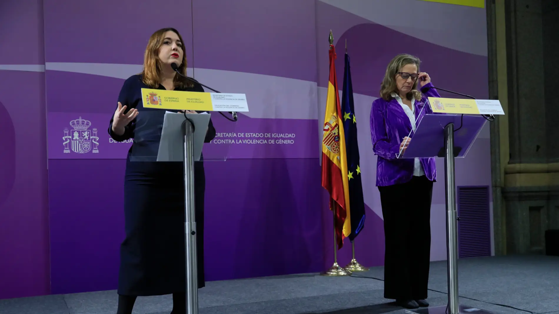 La secretaria de Estado de Igualdad, Ángela Rodríguez y la delegada del Gobierno Contra la Violencia de Género, Victoria Rosell 