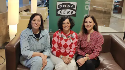 Marta Blanco, profesional de los servicios sociales en Galáurea; Mayka Solla, al frente de la emblemática Confitería Solla y Nanda Castro, propietaria de Aromara en la Calle Marquesa. Desayuno Hotel Rías Bajas