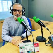 El portavoz de Consubal, Alfonso Rodríguez, pasa por los micrófonos de Onda Cero Mallorca.