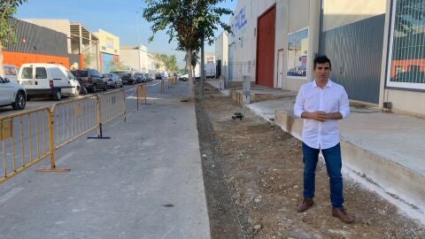Visita del edil de Urbanismo, Antonio Meseguer, a las obras en el Pol&iacute;gono Industrial APATEL de Bigastro