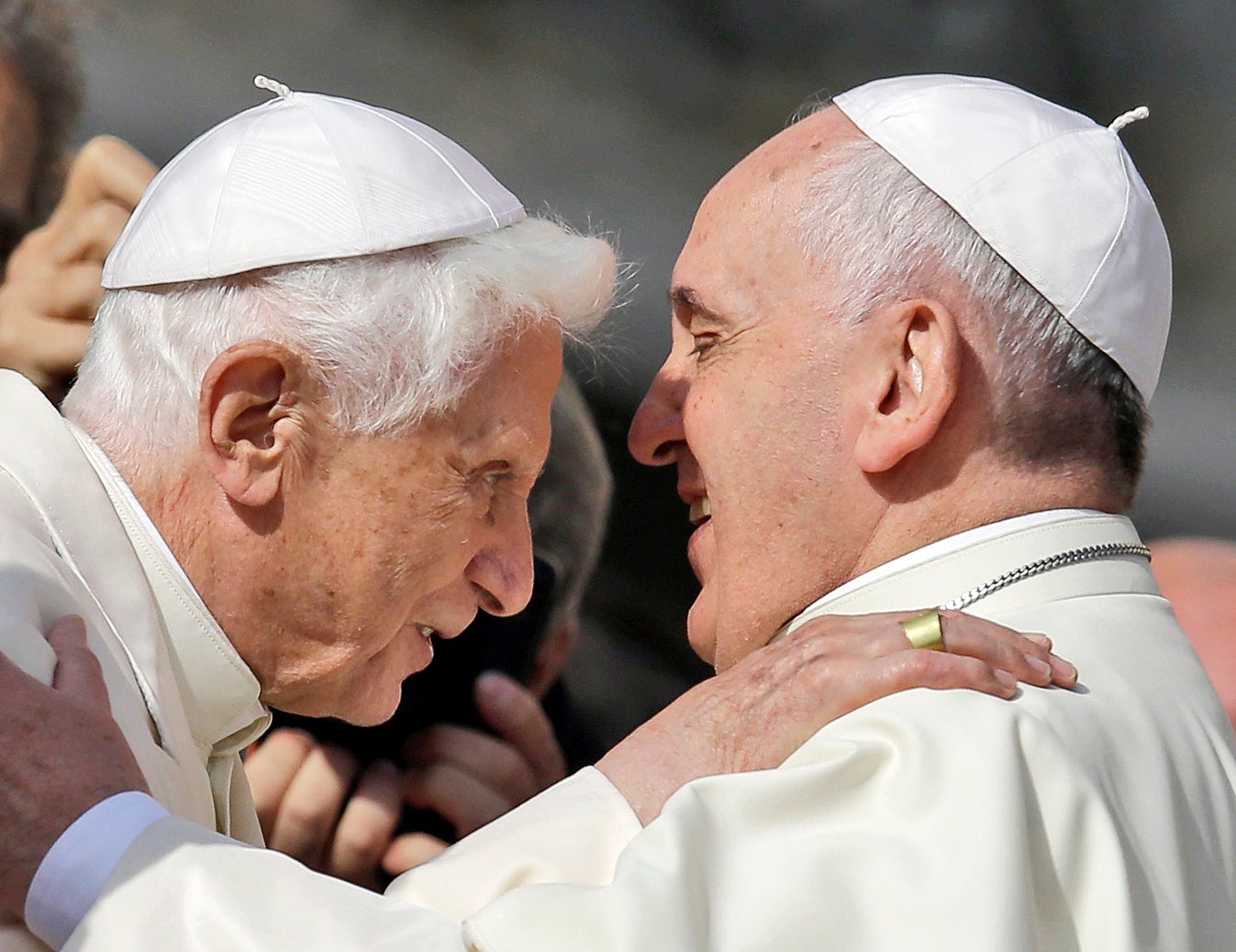 Primeras palabras del papa Francisco tras la muerte de Benedicto XVI: "Recordamos su personalidad tan noble y gentil" Primeras palabras del papa Francisco tras la muerte de Benedicto XVI: "Recordamos su personalidad tan noble y gentil"