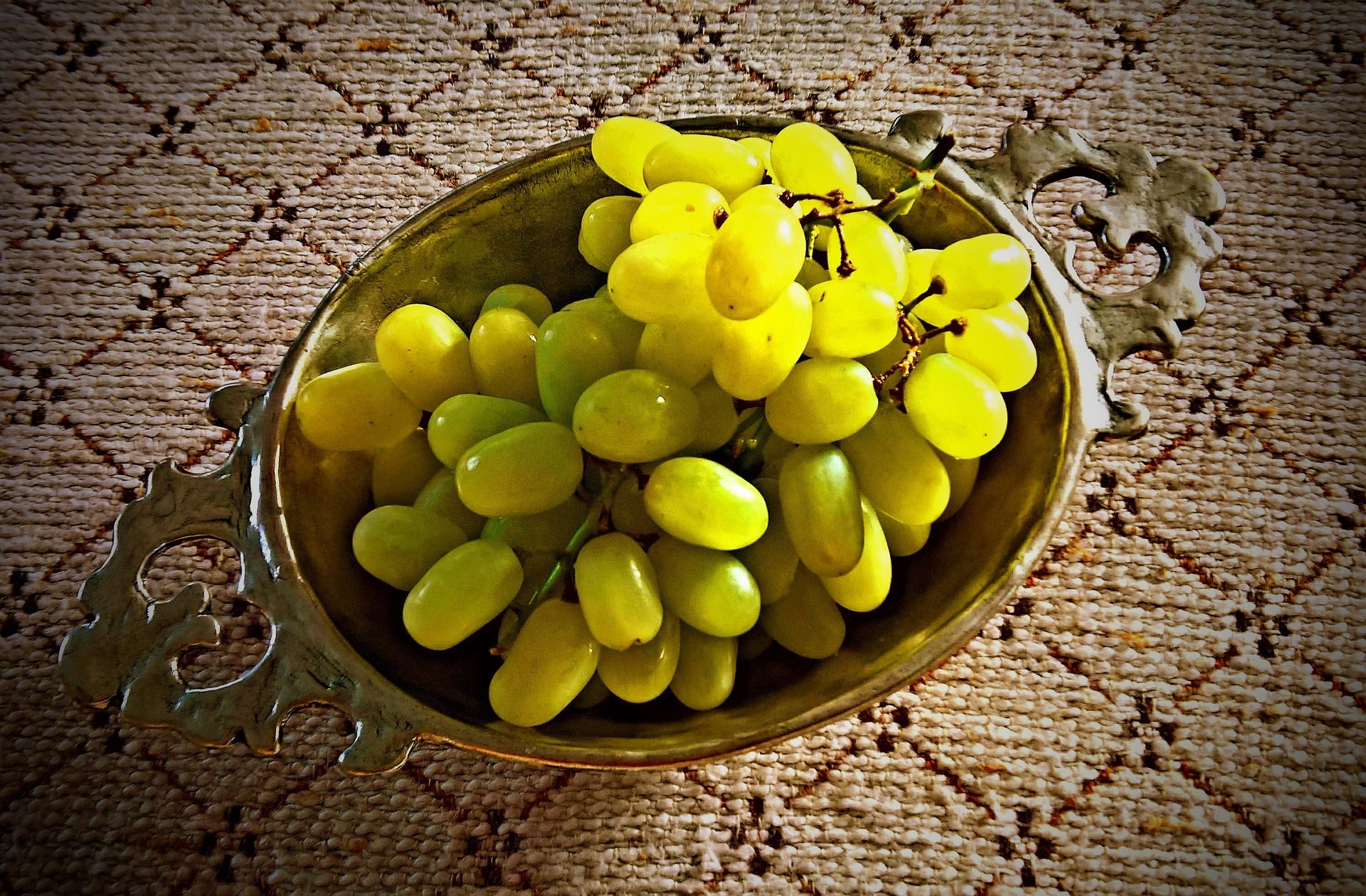 Cómo cortar las uvas y consejos para evitar atragantamientos en niños y mayores durante Nochevieja Cómo cortar las uvas y consejos para evitar atragantamientos en niños y mayores durante Nochevieja