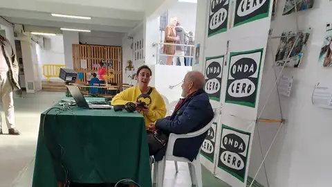 Lara Vivero y Siro López En el Mercado de San Agustín.