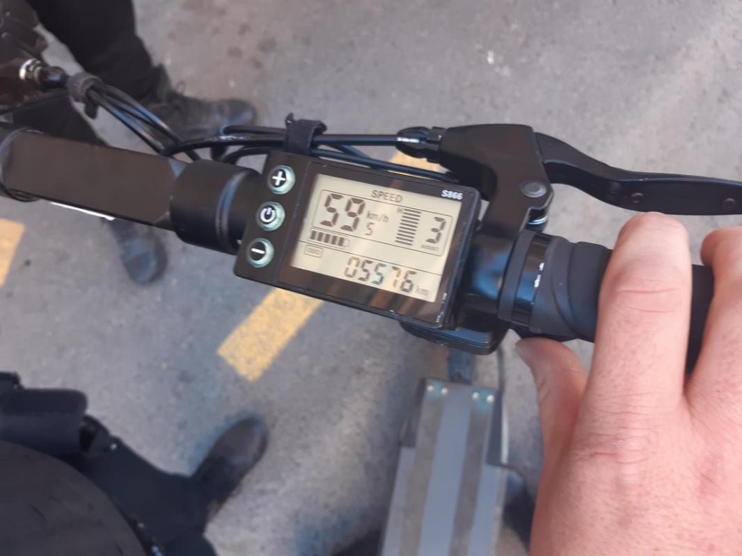 La Policía Local de Elche denuncia al propietario de un patinete eléctrico que podía circular a casi 60 kilómetros por horas La Policía Local de Elche denuncia al propietario de un patinete eléctrico que podía circular a casi 60 kilómetros por horas