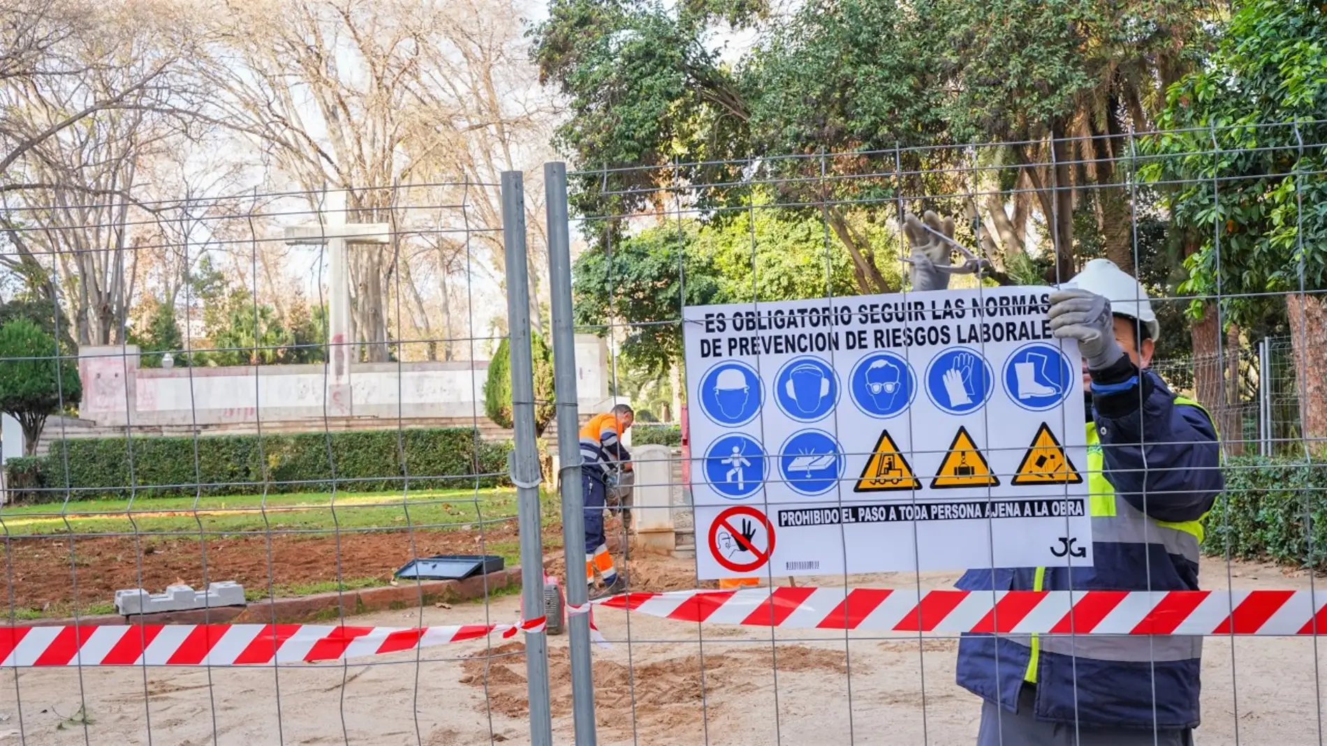Castelló inicia los trabajos para la retirada del monumento a los Caídos del parque Ribalta