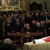 Se clausura la capilla ardiente de Benedicto XVI con la visita de Doña Sofía y Bolaños