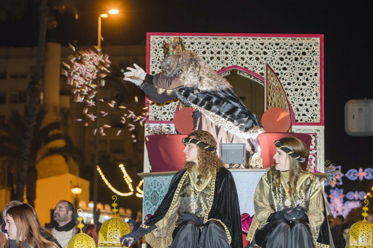 Elche mantiene la Cabalgata de Reyes pero será más corta y comenzará a las 17:00 horas Elche mantiene la Cabalgata de Reyes pero será más corta y comenzará a las 17:00 horas