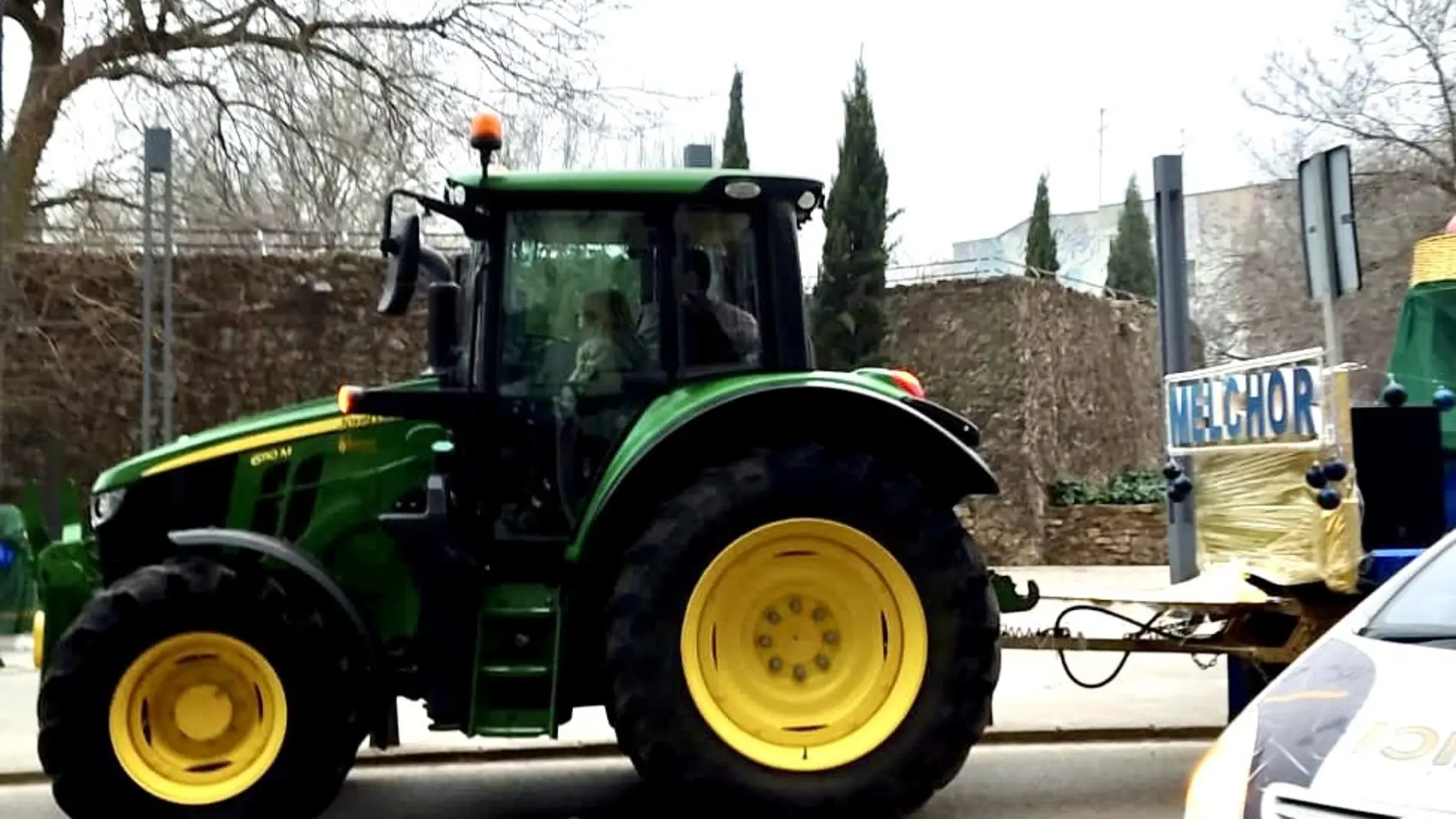 Un tractor utilizado para llevar una de las carrozas de la Cabalgata