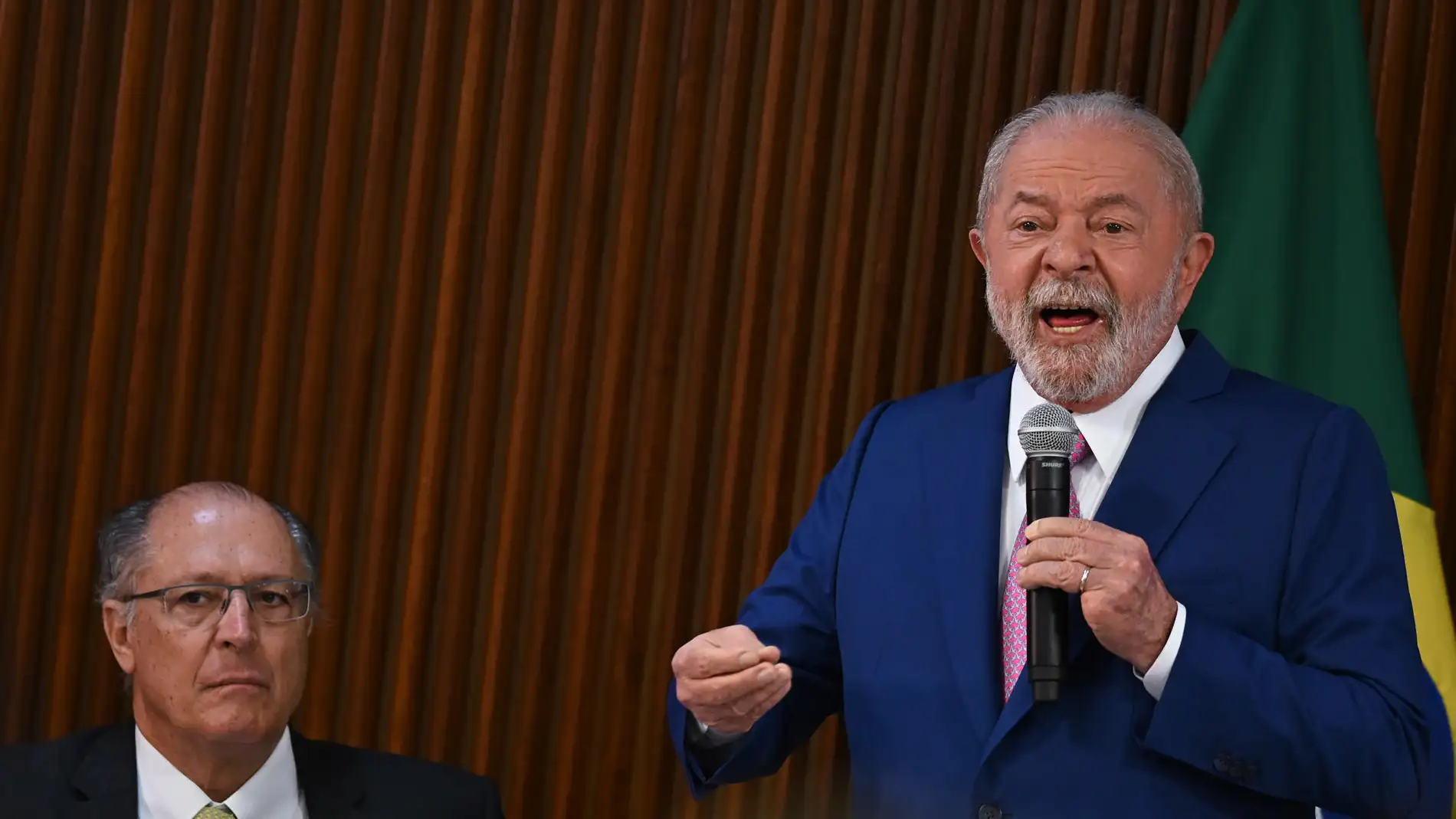 Lula responsabiliza a Bolsonaro de los asaltos: "Los vándalos fascistas serán castigados" 
