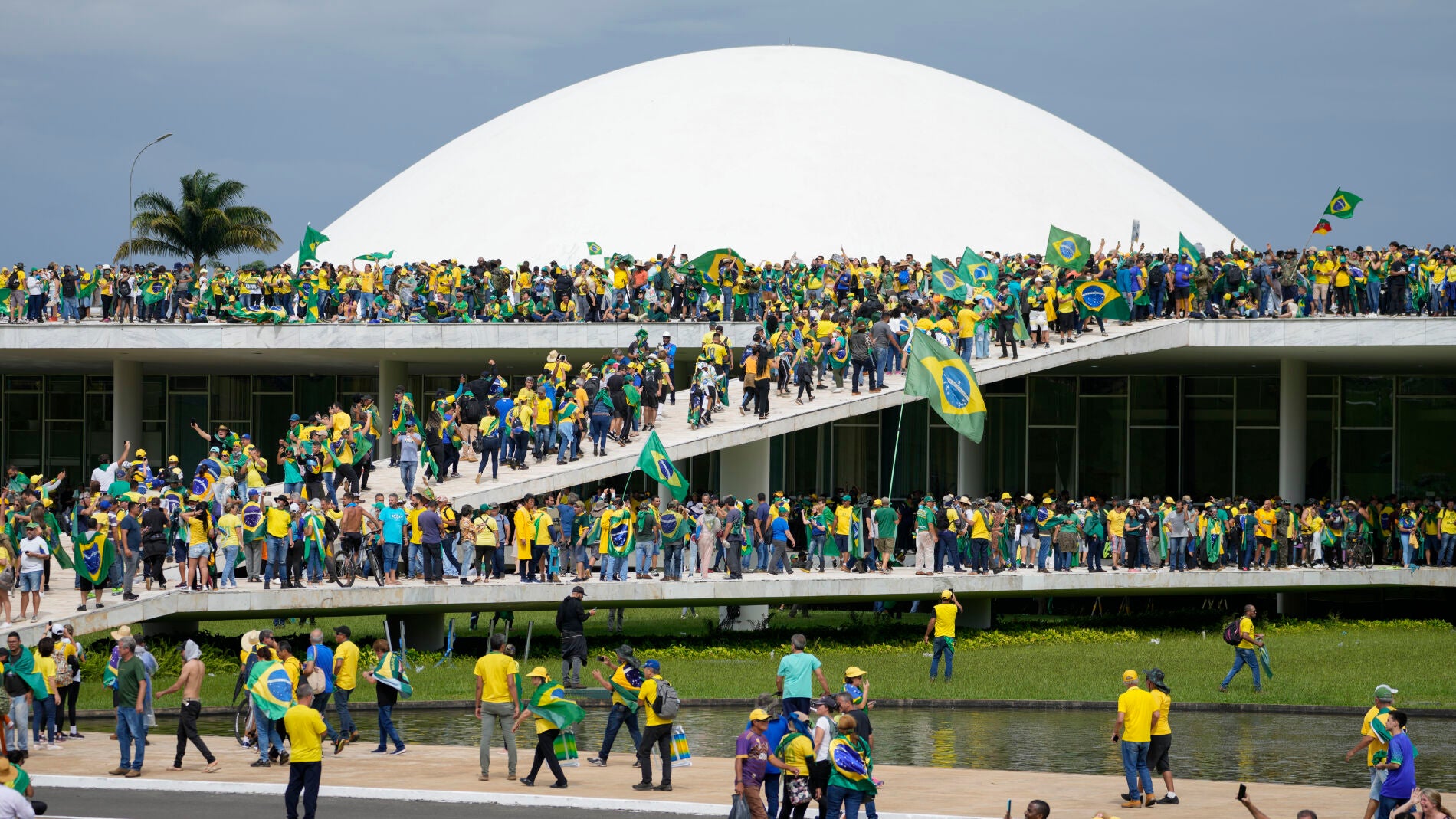 Seguidores de Bolsonaro irrumpen en el Congreso de Brasil, el Palacio Presidencial y la Corte Suprema
