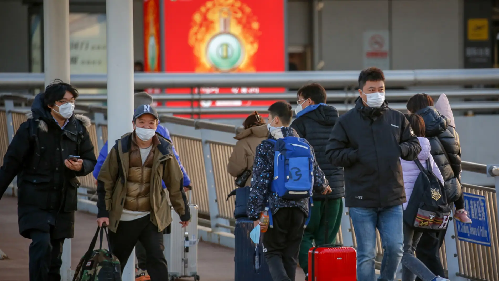 Ciudadanos chinos en el Aeropuerto de Pekín tras la reapertura de fronteras