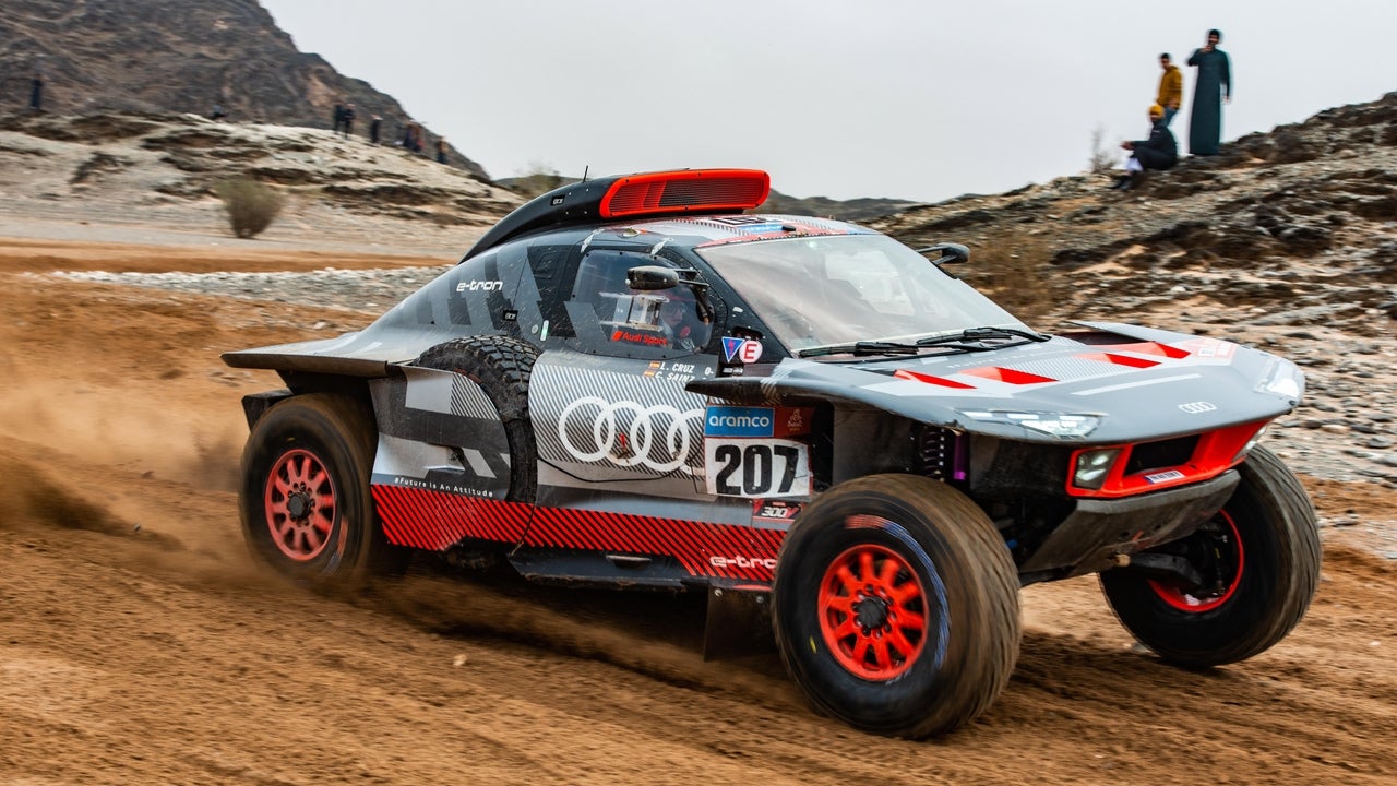 Carlos Sáinz: "Me encuentro motivado y bien físicamente, Si no, sería tontería ir al Dakar" Carlos Sáinz: "Me encuentro motivado y bien físicamente, Si no, sería tontería ir al Dakar"