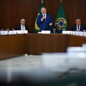 El presidente de Brasil, Luiz Inacio Lula da Silva, habla durante la primera reunión ministerial del gobierno