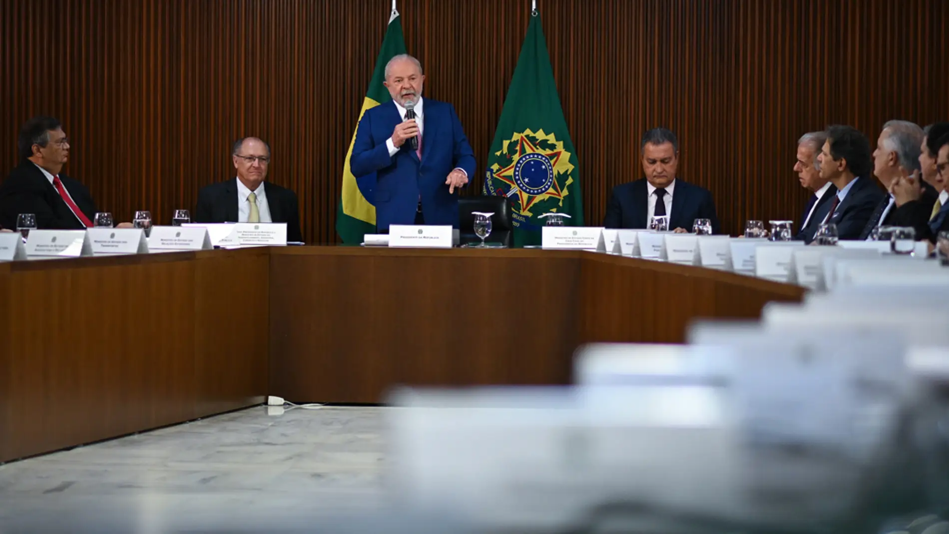 El presidente de Brasil, Luiz Inacio Lula da Silva, habla durante la primera reunión ministerial del gobierno