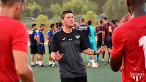 Gerard Albaladejo es el entrenador del Atlético Saguntino