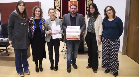 Esther Herranz, enfermera de la UCI pediátrica: “Ha habido emoción en los parlamentarios cuando contábamos que hay niños que mueren entre biombos” Esther Herranz, enfermera de la UCI pediátrica: “Ha habido emoción en los parlamentarios cuando contábamos que hay niños que mueren entre biombos”