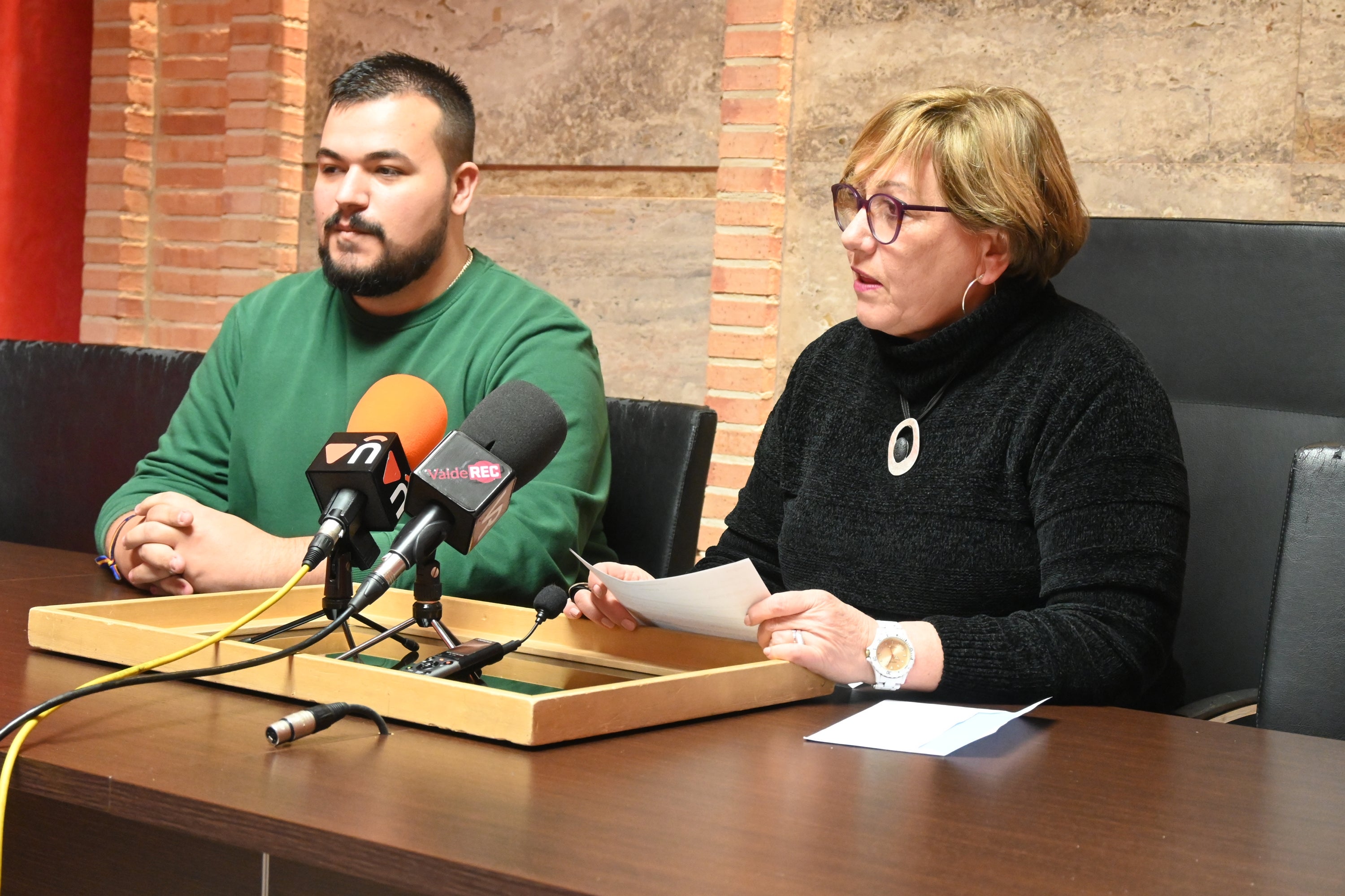 Una ponencia nos hablará de cómo se vestían "Los Manchegos y Las Manchegas porbajo y porcima" Una ponencia nos hablará de cómo se vestían "Los Manchegos y Las Manchegas porbajo y porcima"