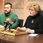 Javier Ramírez junto a Paqui Madrid, concejala de Barrios, durante la presentación de la ponencia Javier Ramírez junto a Paqui Madrid, concejala de Barrios, durante la presentación de la ponencia
