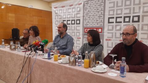 José Manuel Muñoz acompañado por miembros de la ejecutiva provincial de CCOO