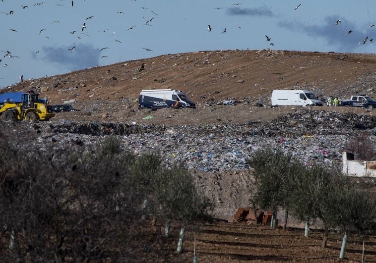 La Policía Nacional trata de localizar más restos humanos en el vertedero de Toledo La Policía Nacional trata de localizar más restos humanos en el vertedero de Toledo