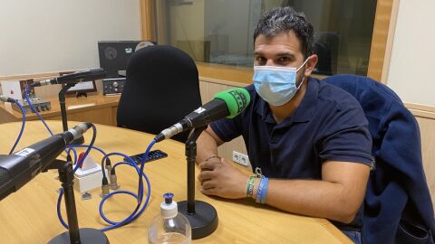 Claudio Alarc&oacute;n en el estudio de Onda Cero Ceuta